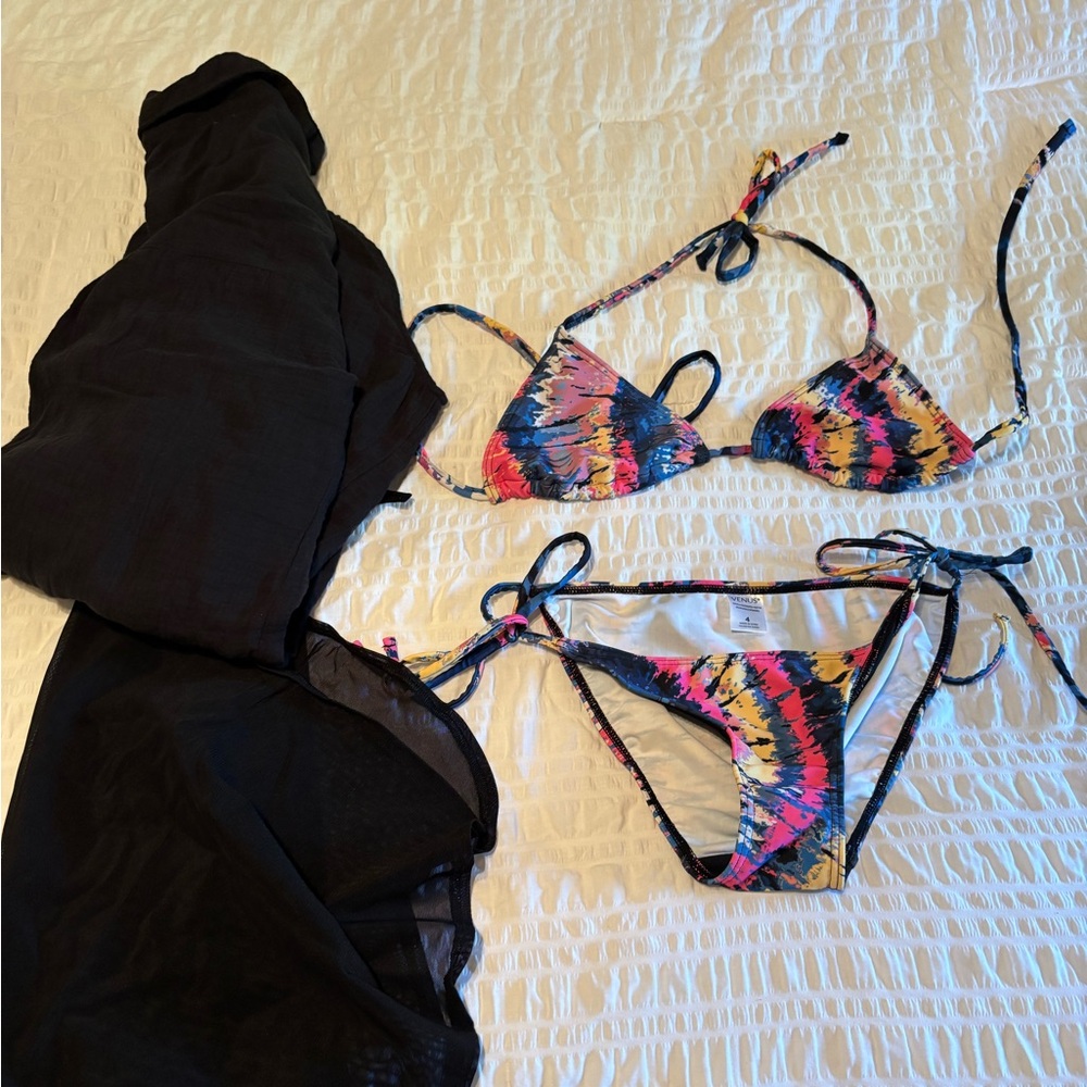 NWoT Venus swimsuit bundle Small!